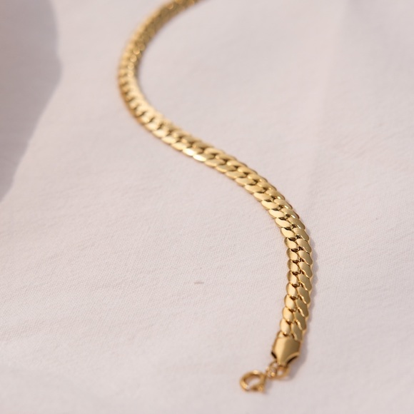 CLOSING SALE! 18K Gold Plated Thick (6mm) Weaved Snake Chain - Picture 10 of 12